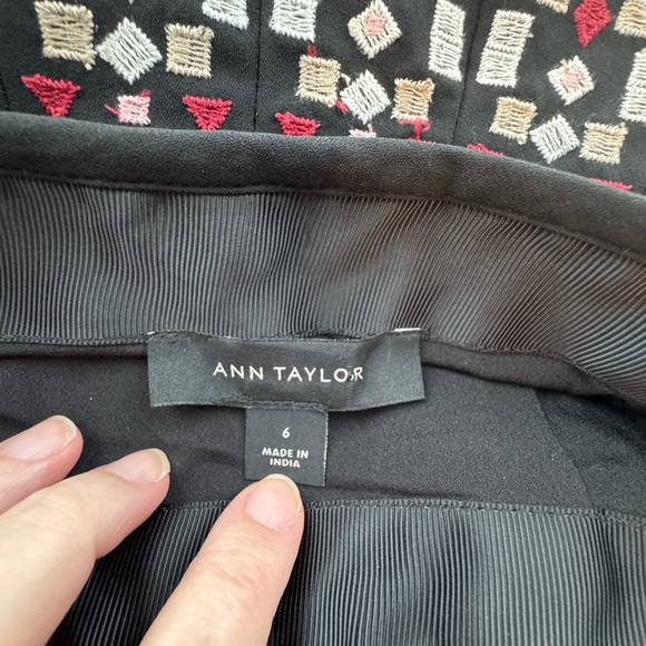 Ann Taylor Geometric Embroidered A-line Pleated Skirt Size 6 - Picture 8 of 8